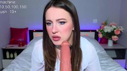 Snapshot of pussy_asmr chatting on February 2025 04:44:01 PM Monica online show from February 2025 04:44:01 PM