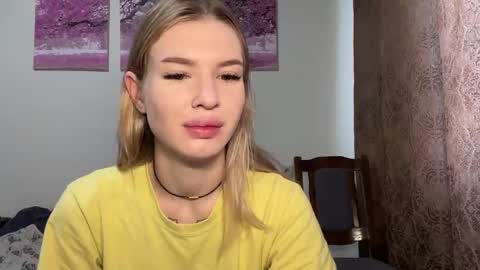 Snapshot of pussymoneywet chatting on September 2025 05:30:01 AM Lina online show from September 2025 05:30:01 AM