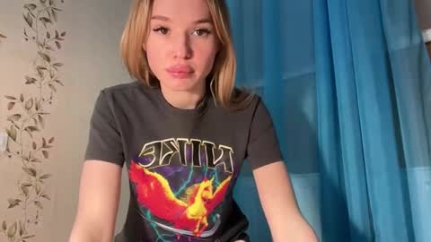 Snapshot of pussymoneywet chatting on September 2025 02:42:01 PM Lina online show from September 2025 02:42:01 PM