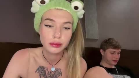 Snapshot of pussymoneywet chatting on October 2025 09:06:01 PM Lina online show from October 2025 09:06:01 PM