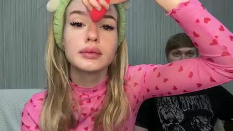 Snapshot of pussymoneywet chatting on November 2025 08:19:01 PM Lina online show from November 2025 08:19:01 PM