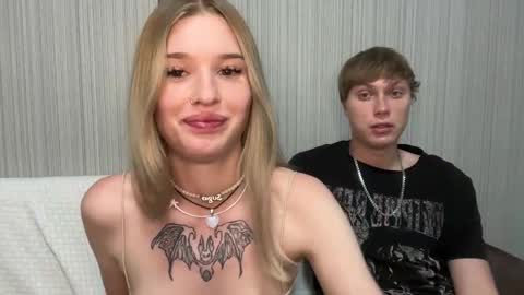 Snapshot of pussymoneywet chatting on November 2025 04:23:01 PM Lina online show from November 2025 04:23:01 PM