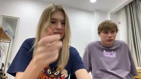 Snapshot of pussymoneywet chatting on November 2025 06:34:01 PM Lina online show from November 2025 06:34:01 PM