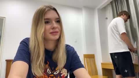 Snapshot of pussymoneywet chatting on December 2025 07:20:02 PM Lina online show from December 2025 07:20:02 PM