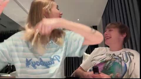 Snapshot of pussymoneywet chatting on December 2025 07:00:01 PM Lina online show from December 2025 07:00:01 PM