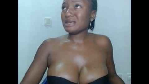 Snapshot of pussyxwetx chatting on October 2025 08:22:02 PM pussyxwetx online show from October 2025 08:22:02 PM