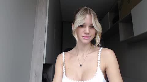 Milana online show from December 2025 10:46:02 AM
