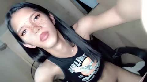 Snapshot of qn_jeshelle chatting on November 2025 10:32:02 AM SimplePetite Astrid28 online show from November 2025 10:32:02 AM