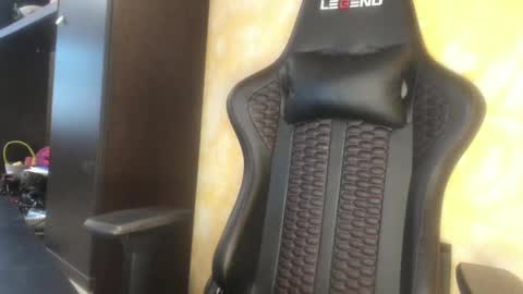 Snapshot of qtxwrm31 chatting on January 2025 10:40:01 PM L online show from January 2025 10:40:01 PM