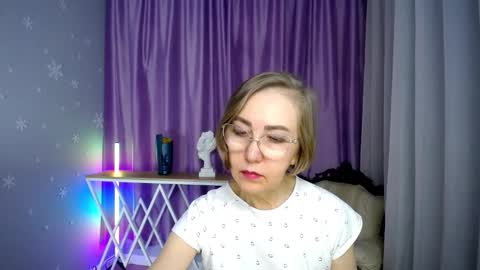 Snapshot of queen_a_n_i chatting on November 2025 02:16:01 PM A N I Ill be here on December 1st online show from November 2025 02:16:01 PM