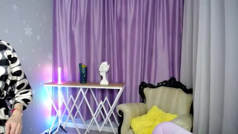 Snapshot of queen_a_n_i chatting on November 2025 11:40:02 AM A N I Ill be here on December 1st online show from November 2025 11:40:02 AM