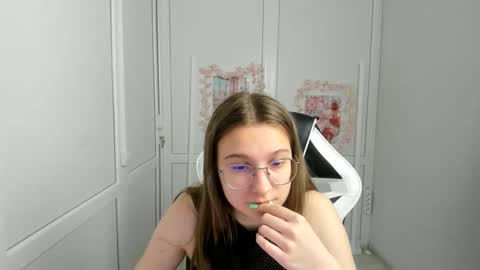 Amelie online show from June 2026 07:13:01 AM