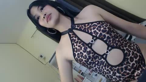 queen bella online show from April 2026 08:14:01 PM