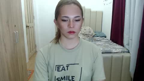 Snapshot of queen_heart0 chatting on February 2026 03:23:01 AM shawny online show from February 2026 03:23:01 AM