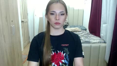 Snapshot of queen_heart0 chatting on February 2026 01:45:01 AM shawny online show from February 2026 01:45:01 AM