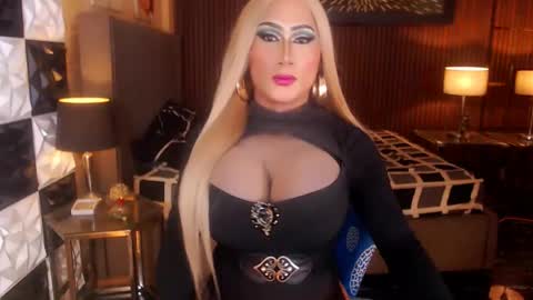 Snapshot of queen_horsecock chatting on May 2026 08:04:02 PM queen_horsecock online show from May 2026 08:04:02 PM