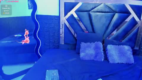 Snapshot of queen_jen chatting on July 2026 02:03:01 AM Jenni online show from July 2026 02:03:01 AM