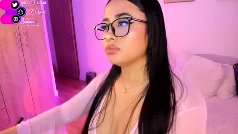 Snapshot of queen_liana chatting on December 2024 08:23:02 AM Liana  online show from December 2024 08:23:02 AM