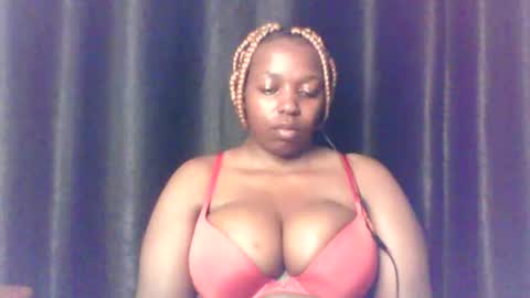 Snapshot of queen_melanine chatting on May 2026 04:28:02 AM QUEEN online show from May 2026 04:28:02 AM