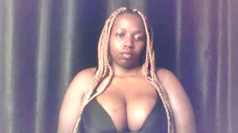 Snapshot of queen_melanine chatting on May 2026 04:19:01 AM QUEEN online show from May 2026 04:19:01 AM