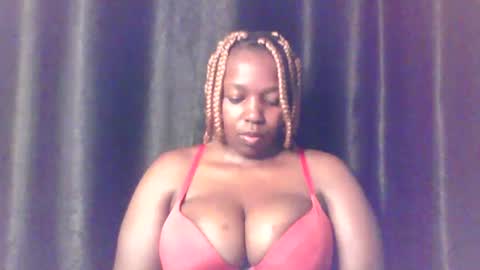 Snapshot of queen_melanine chatting on May 2026 04:07:01 AM QUEEN online show from May 2026 04:07:01 AM