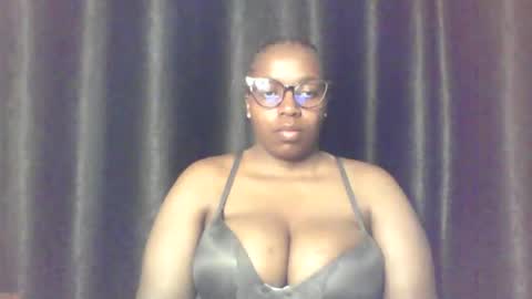 Snapshot of queen_melanine chatting on June 2026 04:21:01 AM QUEEN online show from June 2026 04:21:01 AM