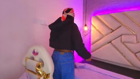 Snapshot of queen_perla_ chatting on November 2025 11:27:01 AM online show from November 2025 11:27:01 AM