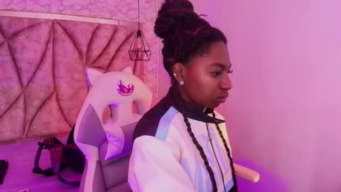 Snapshot of queen_perla_ chatting on November 2025 12:04:01 PM online show from November 2025 12:04:01 PM