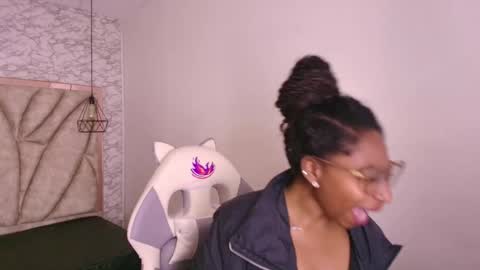 Snapshot of queen_perla_ chatting on November 2025 11:57:02 AM online show from November 2025 11:57:02 AM