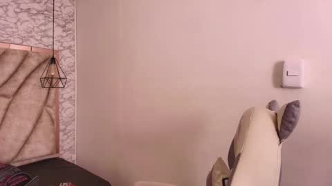 Snapshot of queen_perla_ chatting on December 2025 11:08:01 AM online show from December 2025 11:08:01 AM