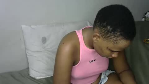 queen_polite online show from November 2025 01:04:02 PM