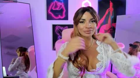 queen_violetta_ online show from October 2025 03:20:01 PM