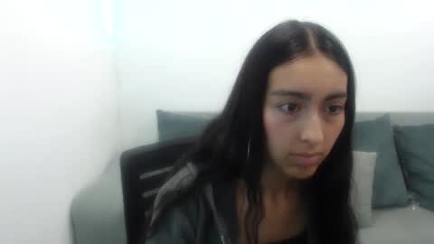 queenbyte_18 online show from October 2025 05:37:01 PM