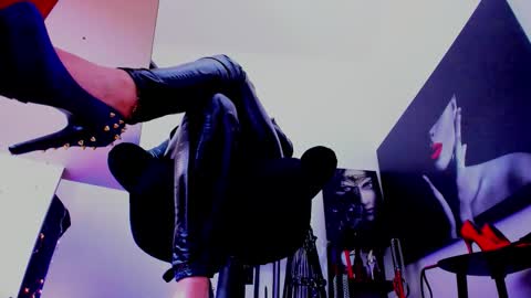 Snapshot of queencatsnow chatting on January 2026 02:17:02 AM Misscatsnow online show from January 2026 02:17:02 AM