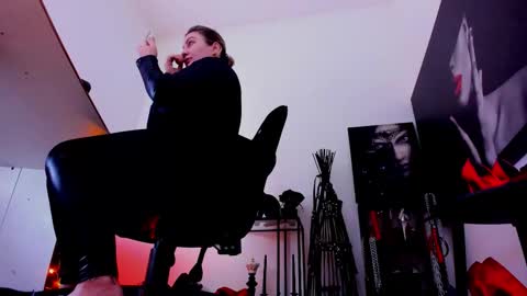 Snapshot of queencatsnow chatting on January 2026 02:38:01 AM Misscatsnow online show from January 2026 02:38:01 AM