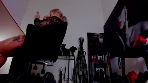 Snapshot of queencatsnow chatting on February 2026 02:05:02 AM Misscatsnow online show from February 2026 02:05:02 AM