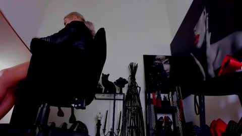 Snapshot of queencatsnow chatting on February 2026 02:16:02 AM Misscatsnow online show from February 2026 02:16:02 AM