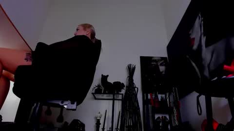 Snapshot of queencatsnow chatting on February 2026 08:48:02 AM Misscatsnow online show from February 2026 08:48:02 AM