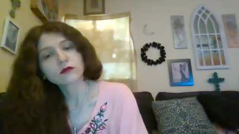 Snapshot of queencrimsonlvx chatting on April 2026 12:11:02 PM queencrimsonlvx online show from April 2026 12:11:02 PM