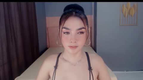 queenemeraldts online show from November 2025 01:33:02 AM