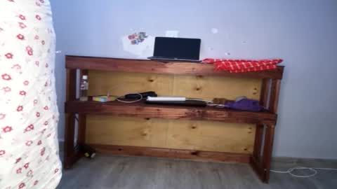 Nina online show from November 2025 12:51:02 PM