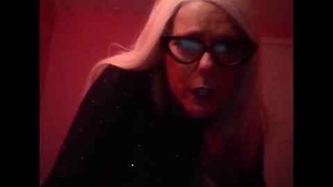 Queenmayhem online show from September 2025 01:17:01 AM