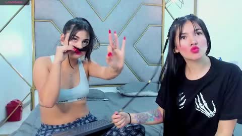 Snapshot of queenn24 chatting on December 2024 01:33:01 PM EMILY online show from December 2024 01:33:01 PM