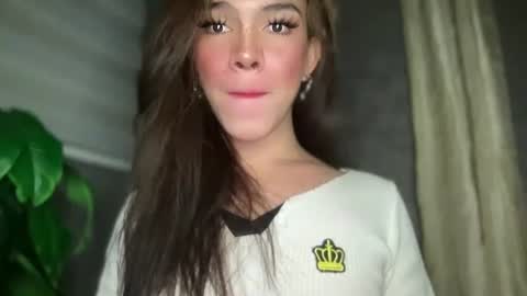 QUEEN online show from November 2025 01:33:02 PM