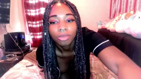 QueenOfHearts online show from February 2025 10:01:01 PM