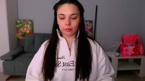 Snapshot of queenofthesense chatting on November 2025 01:43:01 PM Patricia online show from November 2025 01:43:01 PM