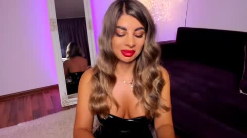 Snapshot of queenofyouredreams chatting on June 2026 10:45:02 PM Queennofyuredreams online show from June 2026 10:45:02 PM