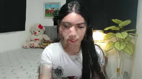Snapshot of queenpinay69 chatting on October 2025 01:33:02 PM QueenPinay69 online show from October 2025 01:33:02 PM