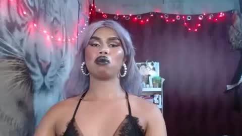 queenpinayebony_xx online show from April 2026 01:07:01 PM