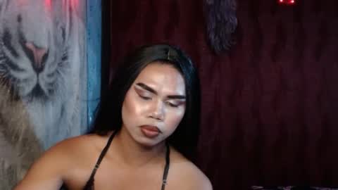 queenpinayebony_xx online show from July 2026 03:49:02 PM